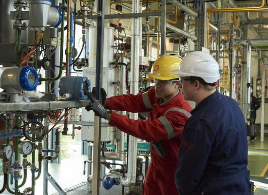 Studenten aan het werk op de STC Oefenfabriek in Brielle