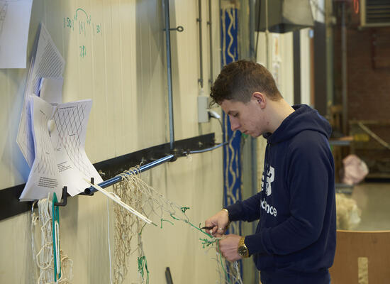Student aan het werk op locatie STC Katwijk