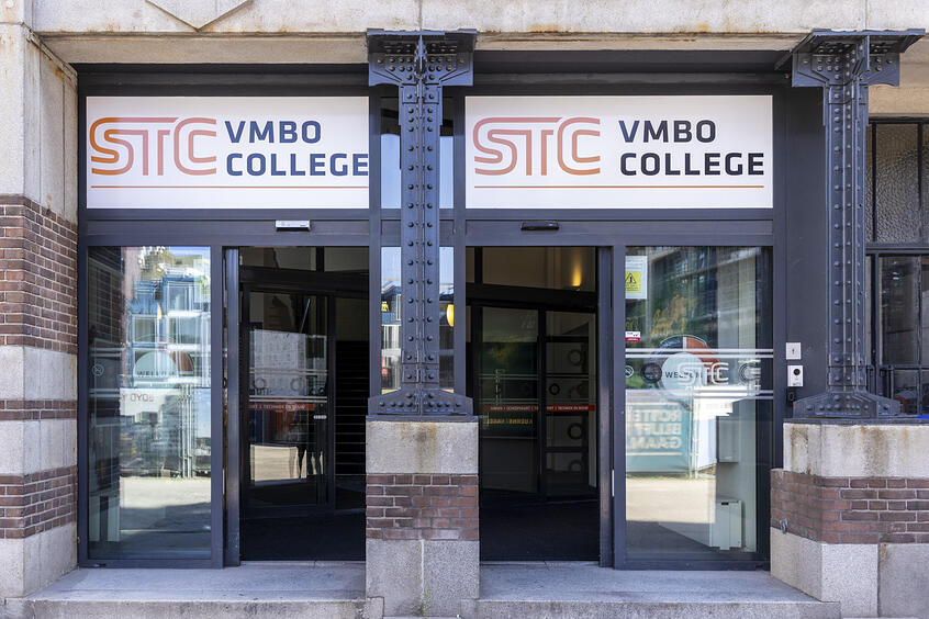 STC vmbo - Rotterdam - Lloydstraat 35 - entree
