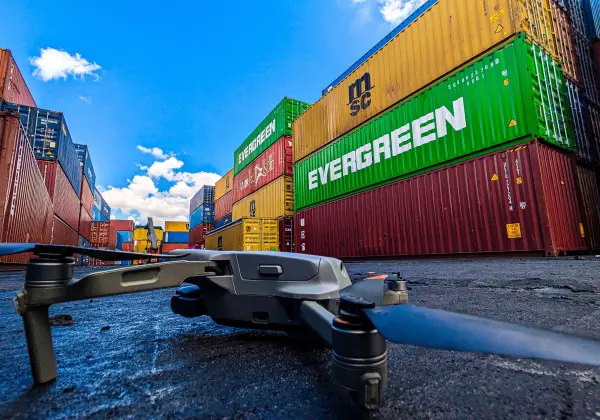 Drone in de haven van Rotterdam