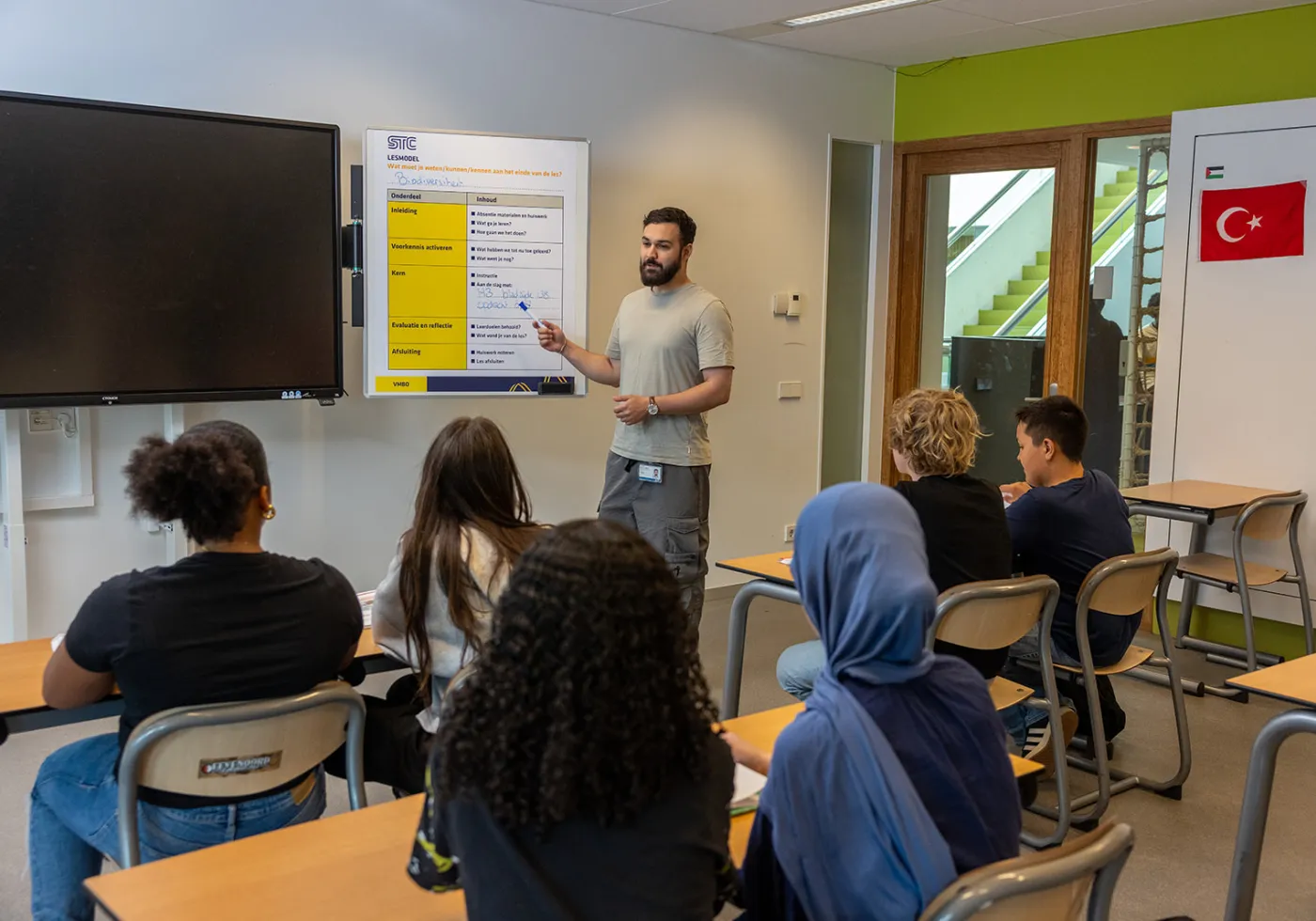 docent voor de klas bij STC vmbo